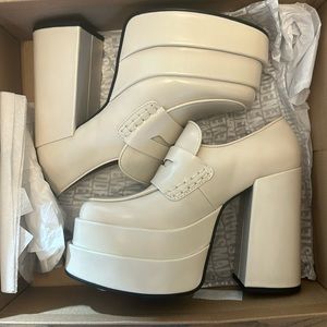 Steve Madden Catelyn Platform Shoes. Size 8 in Bone. Never worn.